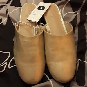 Universal Thread mules